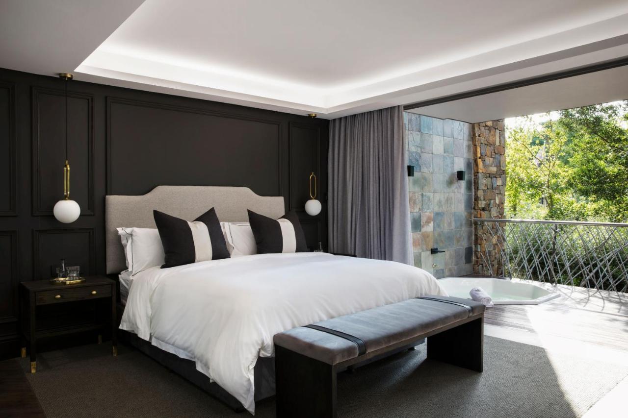 Seven Villa Hotel & Spa Johannesburgo Exterior foto The bedroom of the 2018 Master Bedroom of the Year winner